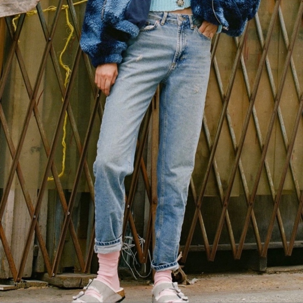Urban Outfitters BDG High Waisted Mom Jeans Light Distressing-27